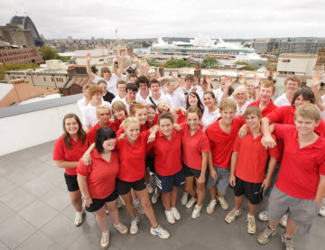 YHA Australia image of students on School Excursion
